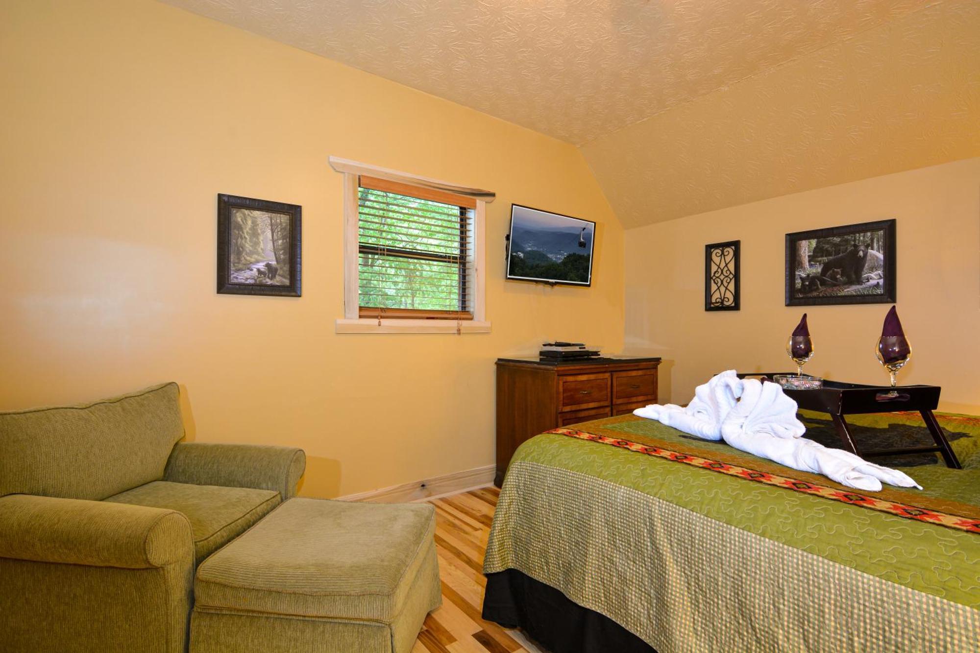 Bear Footin' On The Creek Villa Gatlinburg Room photo