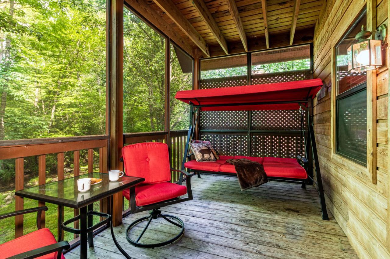 Bear Footin' On The Creek Villa Gatlinburg Exterior photo